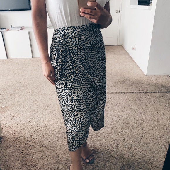 Fierce and chic midi leapord skirt New with tags - Picture 2 of 4